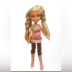 VTG Bratz Doll Chloe 2001 Blonde Hair Blue Eyes Fully Dressed MGA